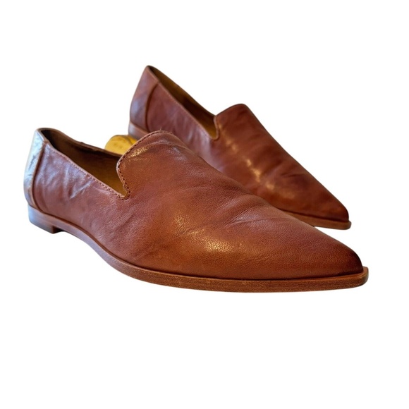 FRYE Kenzie Venetian Loafers Flats Size 7.5 Brown Distressed Leather Pointed Toe - Picture 1 of 12